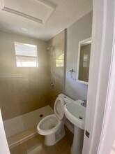 345 NE 168th St, Unit A in North Miami Beach, FL - Building Photo - Building Photo