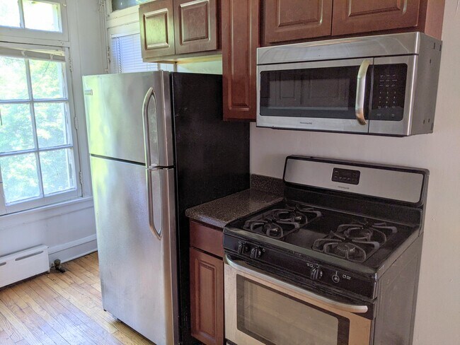 915 Elmwood Ave, Unit 11-E1 in Evanston, IL - Building Photo - Building Photo