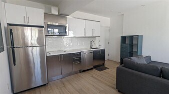 700 16th St in Miami Beach, FL - Building Photo