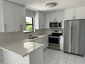 333 Bayview Ave in Key Largo, FL - Building Photo - Building Photo