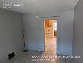 1725 Ottawa St in Regina, SK - Building Photo - Building Photo