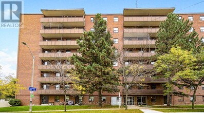 20-120 Paisley Blvd W in Mississauga, ON - Building Photo - Building Photo