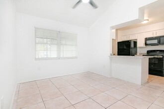 1635 Sunburst Way in Kissimmee, FL - Building Photo - Building Photo