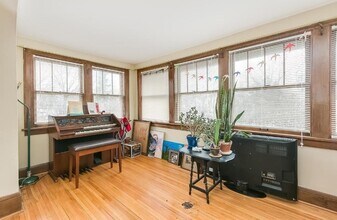 2000 Como Ave SE in Minneapolis, MN - Building Photo - Building Photo