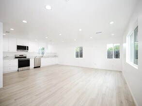 21028 Ingomar St in Los Angeles, CA - Building Photo - Building Photo