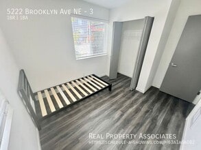 5222 Brooklyn Ave NE in Seattle, WA - Building Photo - Building Photo
