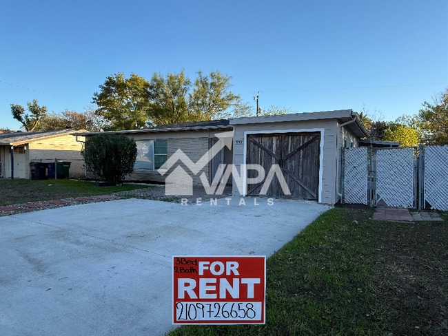 332 W Mandalay Dr in San Antonio, TX - Building Photo - Building Photo