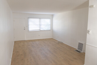 13508 Victory Blvd, Unit B in Van Nuys, CA - Building Photo - Building Photo