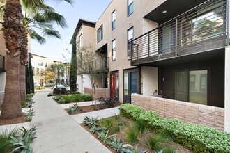 2874 N Glassell St in Orange, CA - Foto de edificio - Building Photo