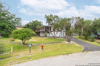 322 Riviera Dr in Canyon Lake, TX - Building Photo - Building Photo
