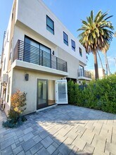 1357 N Stanley Ave in Los Angeles, CA - Building Photo - Building Photo