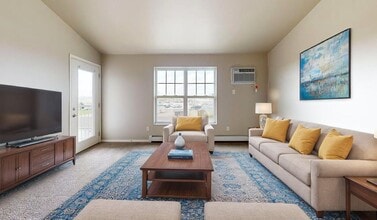 Custer Crossing & Ravenwood Apartments in Dickinson, ND - Foto de edificio - Building Photo