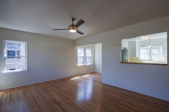 819 E Edgeware Rd in Los Angeles, CA - Building Photo - Building Photo