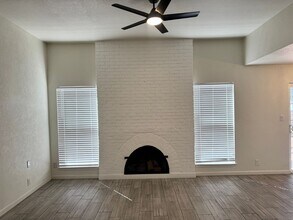 6332 Esther Ave NE in Albuquerque, NM - Foto de edificio - Building Photo