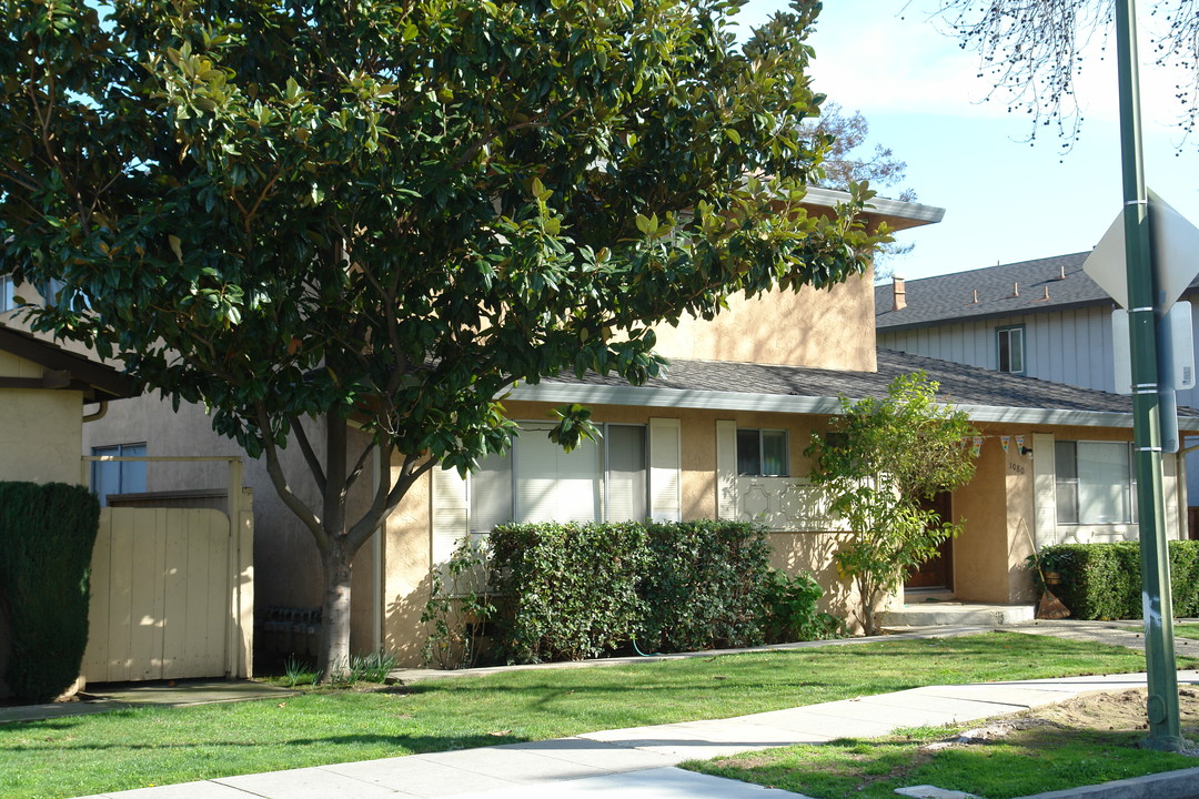 1080 Topaz Ave in San Jose, CA - Building Photo