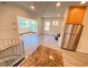 184 Boston St-Unit -1 in Boston, MA - Building Photo - Building Photo