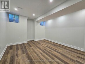 38 Vipond Rd in Whitby, ON - Building Photo - Building Photo