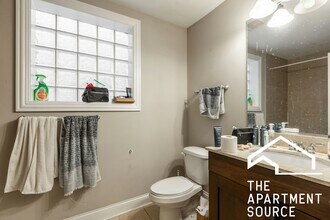 1136 W Diversey Pkwy in Chicago, IL - Building Photo - Building Photo