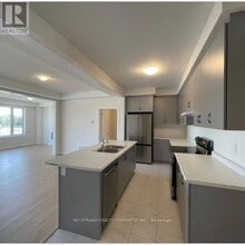 47 Kenneth Rogers Cres in East Gwillimbury, ON - Building Photo - Building Photo