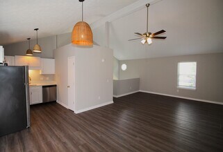 414 Lakeview Dr in Nicholasville, KY - Building Photo - Building Photo