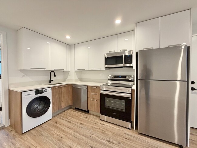 940 W Carmen Ave, Unit 1 in Chicago, IL - Building Photo - Building Photo