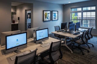 The Reserve Apartments in Edwardsville, IL - Foto de edificio - Building Photo