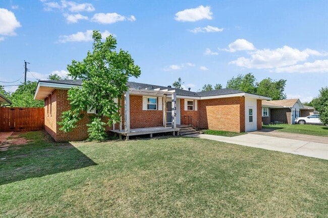 132 Elwood Dr in Edmond, OK - Building Photo - Building Photo