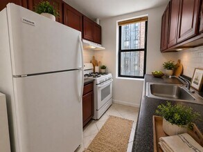 West End Avenue, Unit 220 in New York, NY - Building Photo - Building Photo