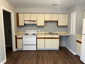 300 Carriage Ln in Albany, GA - Building Photo - Building Photo