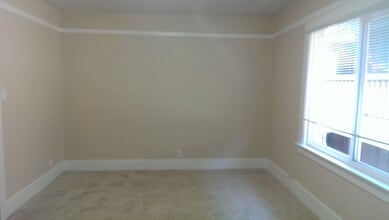 915 Grand Ave in South San Francisco, CA - Foto de edificio - Building Photo