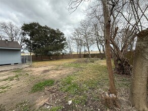 4114 Victoria Ave in Dickinson, TX - Building Photo - Building Photo