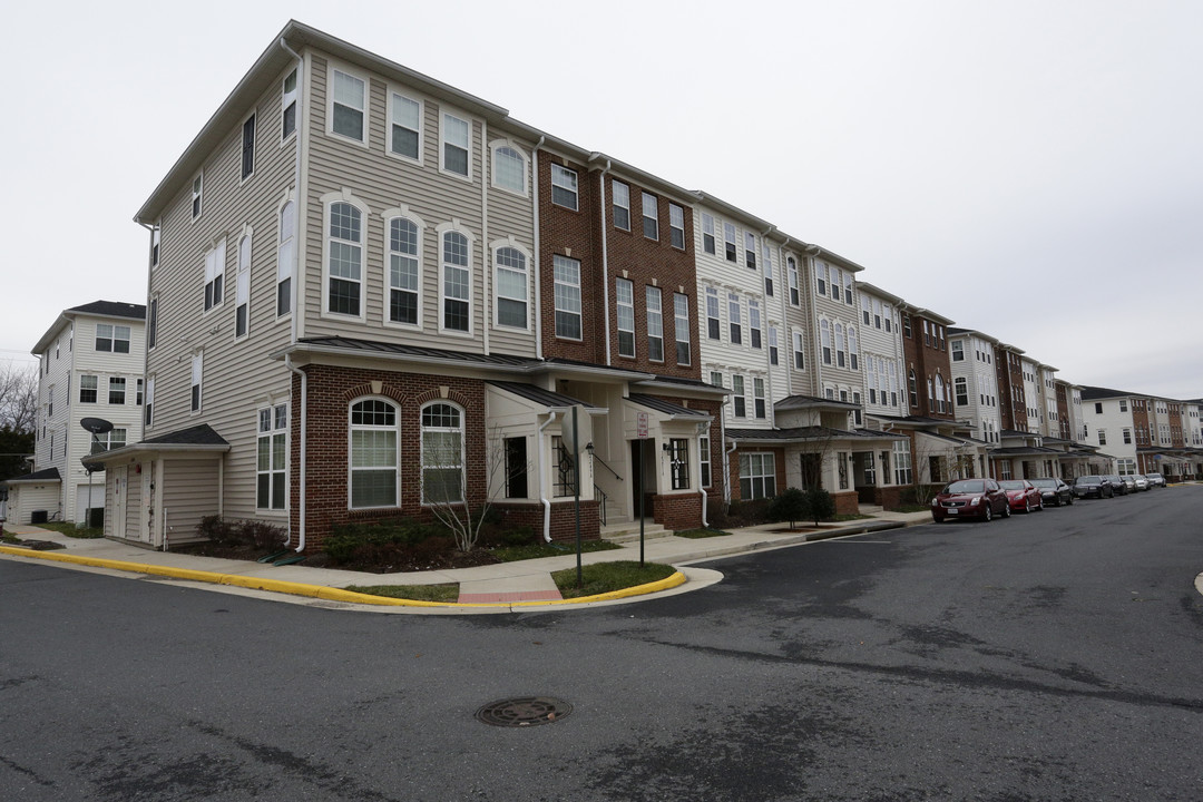 Centreville Crossing in Centreville, VA - Building Photo