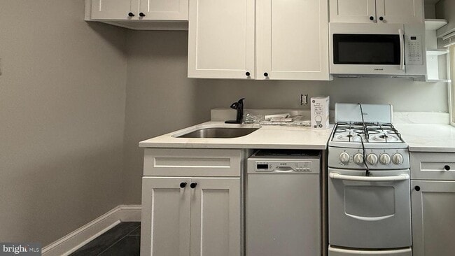 7827 Montgomery Ave in Elkins Park, PA - Building Photo - Building Photo