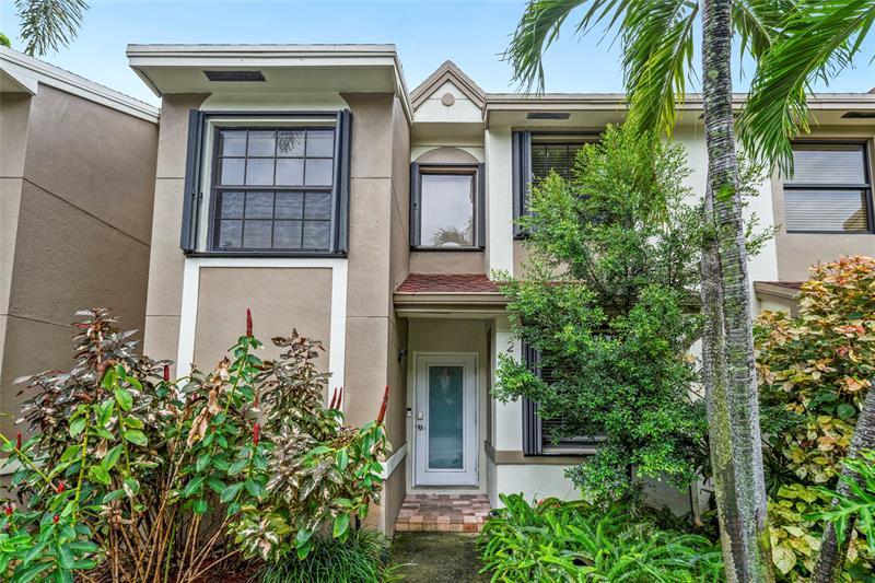 214 City View Dr in Fort Lauderdale, FL - Building Photo