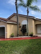 6132 NW 181st Terrace Cir W in Hialeah, FL - Building Photo