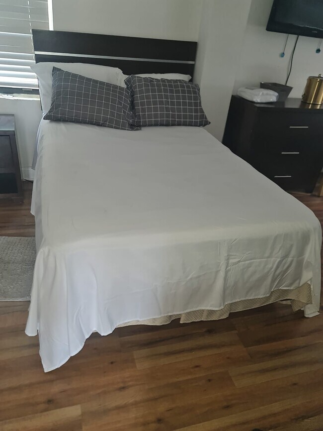 103 NW 28th Way in Fort Lauderdale, FL - Foto de edificio - Building Photo