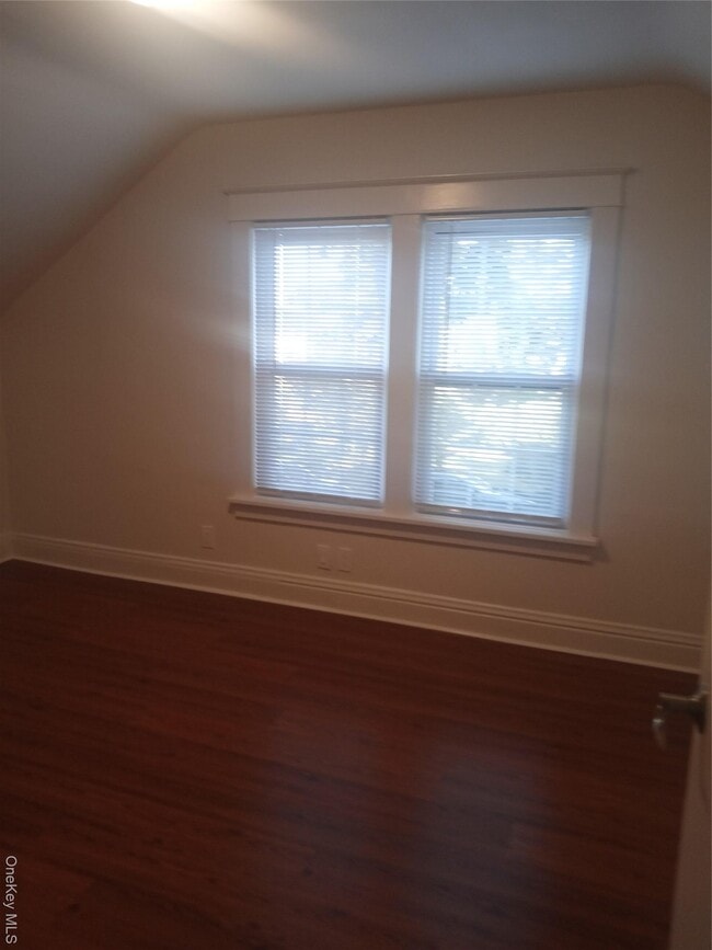 362 Charles St in West Hempstead, NY - Building Photo - Building Photo