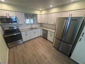 10117 Vienna Dr in Parma, OH - Building Photo - Building Photo