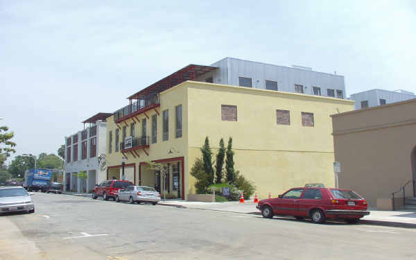 Dayton Street Lofts in Pasadena, CA - Foto de edificio - Building Photo