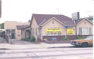 6022 N West Blvd in Los Angeles, CA - Building Photo