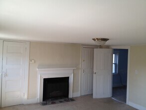 10 Mall St, Unit Sunny/Spacious off Common in Salem, MA - Building Photo - Building Photo
