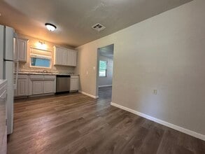 3208 NW 30th St in Oklahoma City, OK - Foto de edificio - Building Photo