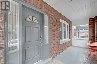 38 Ashford Blvd in Hamilton, ON - Building Photo - Building Photo