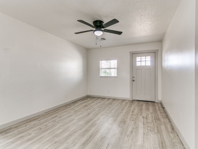 1112 N Norman Ave in Moore, OK - Building Photo - Building Photo