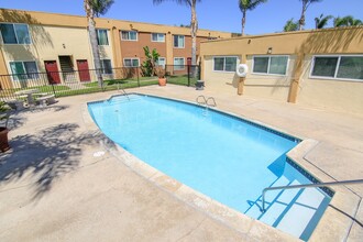 Costa Fina Apartments in Chula Vista, CA - Foto de edificio - Building Photo