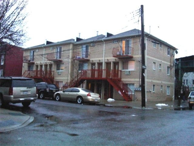 1852-1858 Palmetto Dr in Ridgewood, NY - Building Photo