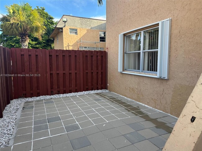9972 SW 88th St in Miami, FL - Building Photo - Building Photo