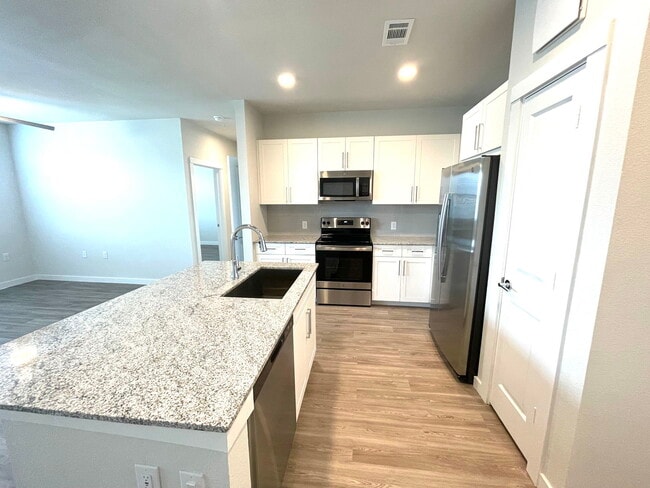 9219 Vista W Dr in San Antonio, TX - Building Photo - Building Photo