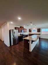 2402 S Lind Ave in Fresno, CA - Building Photo - Building Photo