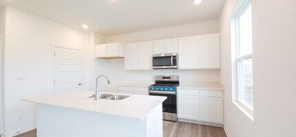 108 Cressmoor Blvd in Hobart, IN - Building Photo - Building Photo